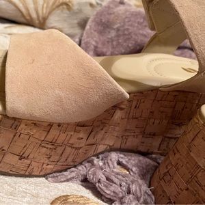 Very nice sandals Beautiful and very comfortable new